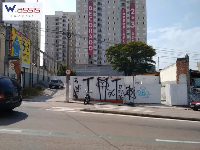 Imagem: O terreno possui 1.390m² de Área Privada e está