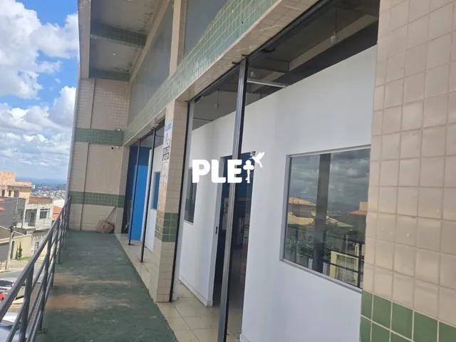 Imagem: Prédio Comercial na Avenida Tropical em