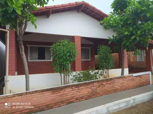 Imagem 1: Chalé em Caldas Novas com 3 Quartos Suítes, Sala Ampla, Cozinha, Varanda Em