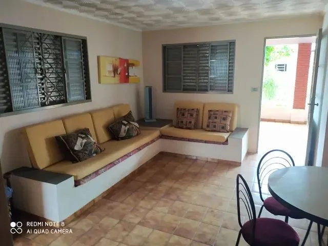 Imagem 2: Chalé em Caldas Novas com 3 Quartos Suítes, Sala Ampla, Cozinha, Varanda Em