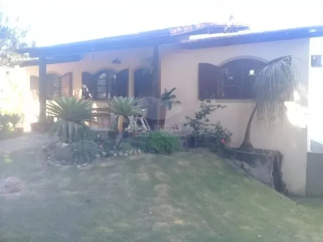 Imagem: A casa possui 5 Dormitórios, 2 Suítes, 2 Banheiros, 5