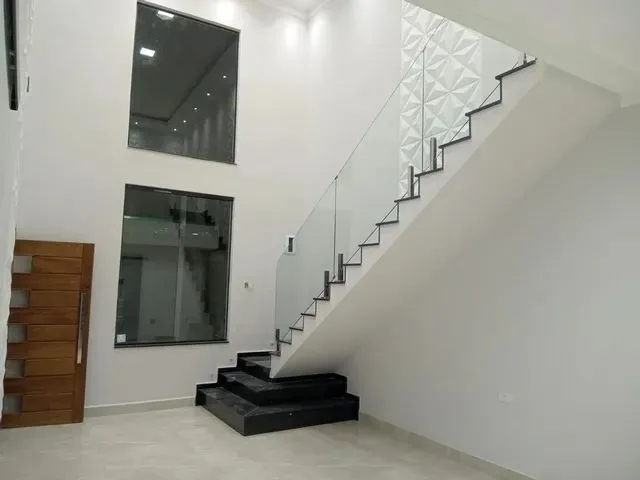Imagem: A casa possui 3 Dormitórios, 1 Suíte, 4 Banheiros, 2