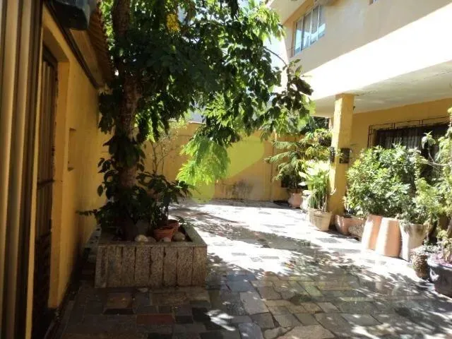 Imagem: Casa para Aluguel, 5 Quartos, 2 Suítes