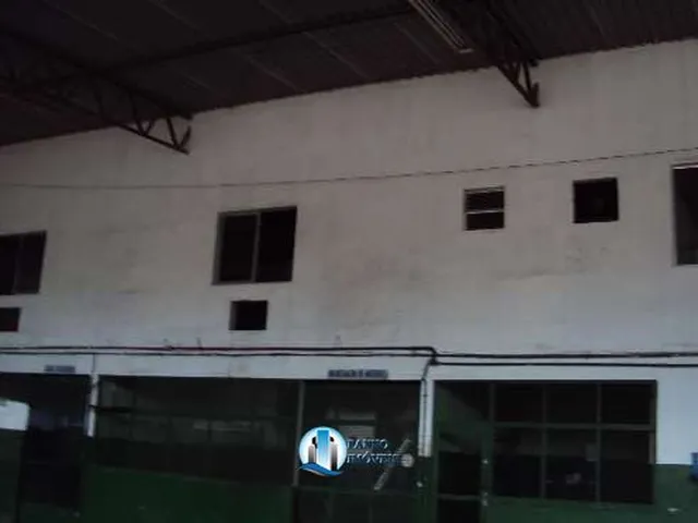 Imagem: O depósito possui 4 Dormitórios, 3 Banheiros, 4 Vagas na