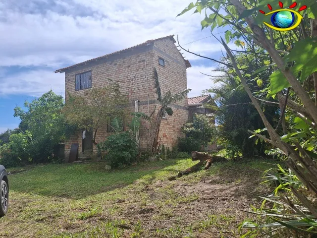 Imagem: A casa possui 2 Dormitórios, 2 Banheiros, 4 Vagas na