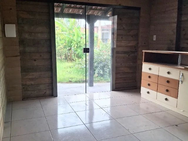 Imagem 2: CASA - IMBITUBA Casa com 3 dormitórios