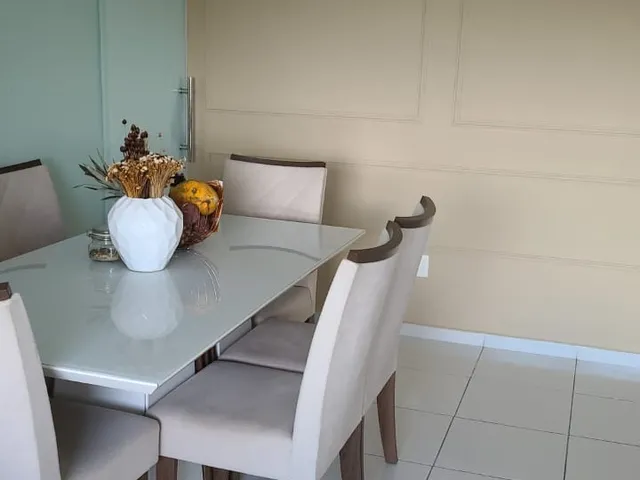 Imagem 1: Apartamento com 2 Dormitórios, Varanda, Medindo 64 Metros e Totalmente Mobiliado No