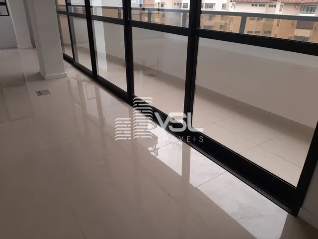 Imagem 4: Sala comercial com 63 m², com varanda e sol da tarde