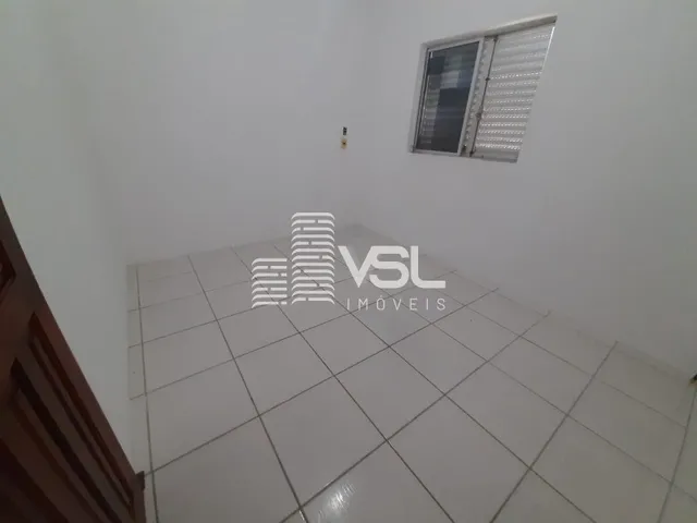Imagem 15: Casa 3 dormitórios sendo 1 suítes, vaga para 4 carros cobertos, escritura pública