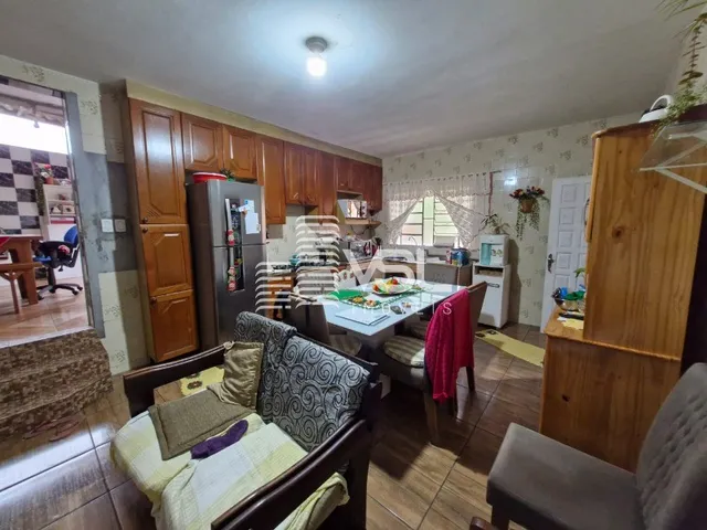 Imagem 5: Casa com 3 dormitórios sendo 1 suite, mais porão com 3 dormitórios