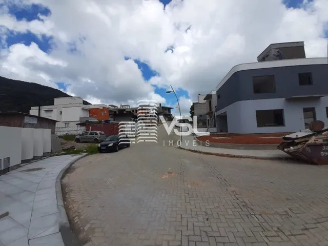 Imagem 2: Casa pronta com 3 suítes e duas garagens em Santo Antônio de Lisboa