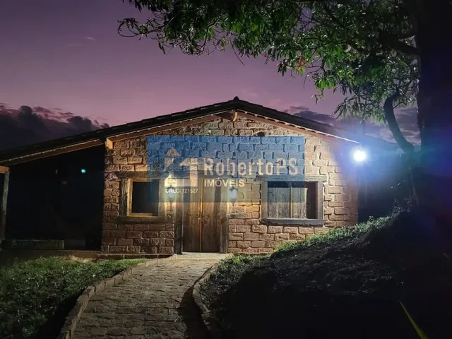 Imagem 6: Fazenda de Luxo à Venda em Capitólio-MG, Centro: 3 Quartos, Suíte, 180m², 4