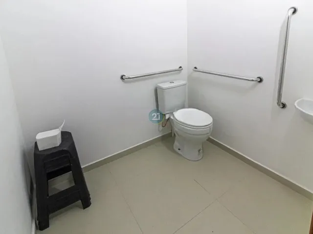 Imagem 8: Alugo prédio comercial com 03 pavimentos, 07 salas, acessebilidade, elevador e 10 vagas