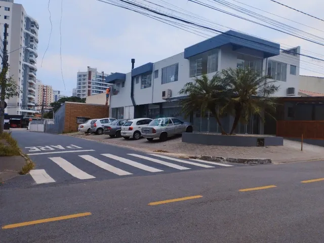 Imagem 2: Alugo sala comercial com 39m², 10 vagas de estacionamento rotativo, próximo Avenida