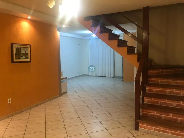 Imagem 12: Vendo Casa de 03 pavimentos semi-mobiliado, c/ 04 dormitórios c/ 01 suíte, vaga de