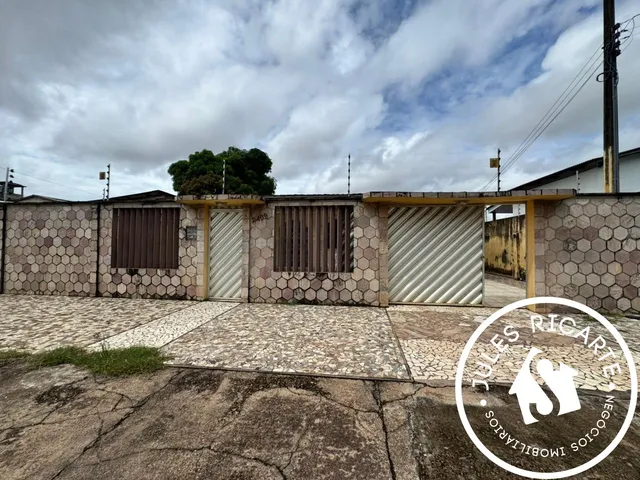 Imagem: A casa possui 4 Dormitórios, 1 Suíte, 3 Vagas na garagem,