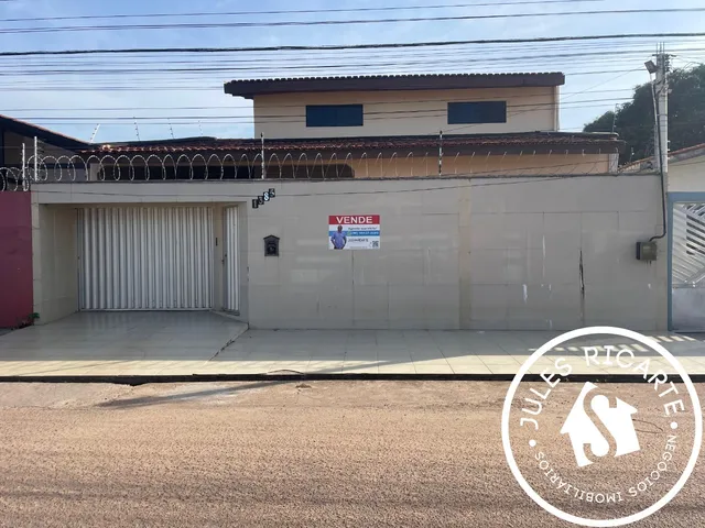 Imagem: A casa possui 4 Dormitórios, 3 Suítes, 4 Vagas na garagem