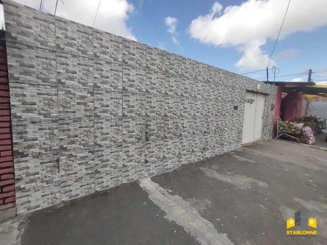 Imagem: A casa possui 3 Dormitórios, 1 Banheiro, 1 Vaga na