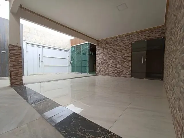 Imagem: A casa possui 3 Dormitórios, 1 Suíte, 2 Banheiros, 2