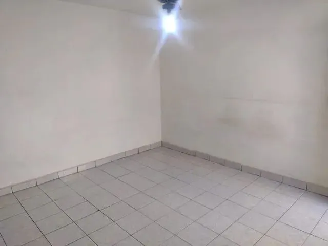 Imagem: Quarto com Pia, Tanque e Banheiro