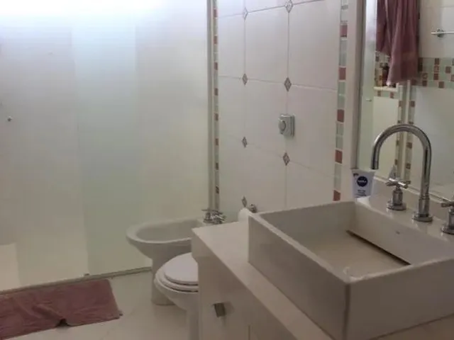 Imagem 2: Shis Qi 13 Conjunto 09 - Locação de Casa Sendo Sobrado 04 Quartos Suites - Mobiliada