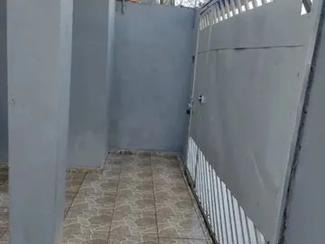 Imagem: A casa possui 2 Dormitórios, 3 Banheiros, 1 Vaga na