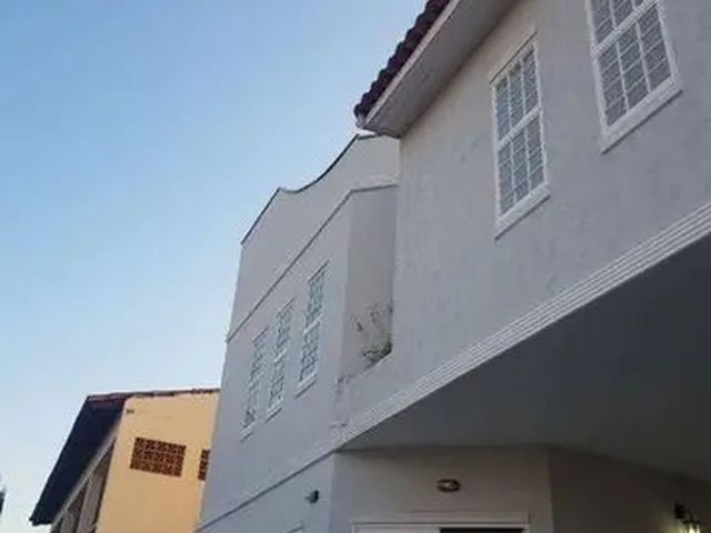 Imagem: A casa possui 3 Dormitórios, 3 Suítes, 5 Banheiros,