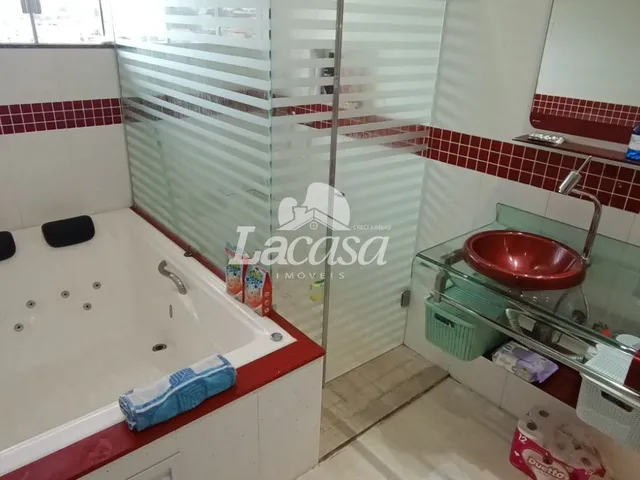 Imagem 3: Imobiliária La Casa vende/aluga: Lindo sobrado triplex no Conradinho, próximo a Renalt