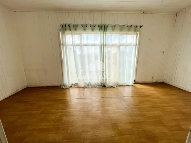 Imagem 6: Vende-Se Terreno com Casa de Madeira no Bairro santa Cruz Excelente Localização Perto de Tudo Que Você Precisa!