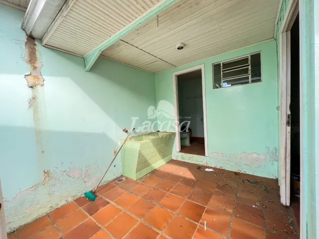 Imagem 8: Vende-Se Terreno com Casa de Madeira no Bairro santa Cruz Excelente Localização Perto de Tudo Que Você Precisa!
