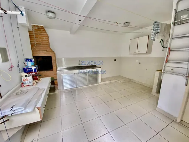 Imagem 12: Sobrado com 3 Dormitórios, 1 Closet e 2 Suítes, Quintal com Churrasqueira, 2 Vagas e no Melhor Local do Nova Petropolis