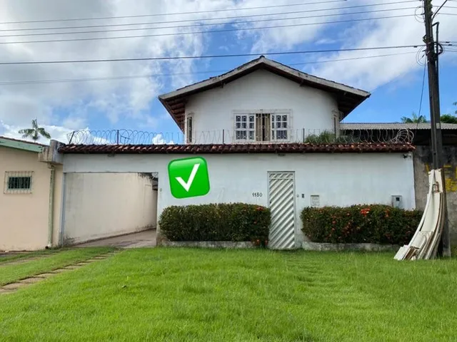 Imagem: A casa possui 3 Dormitórios, 2 Banheiros, 4 Vagas na