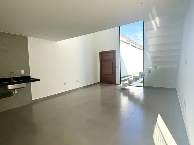 Imagem 10: Imperdível Casa Moderna com Suíte e Pé Direito Duplo