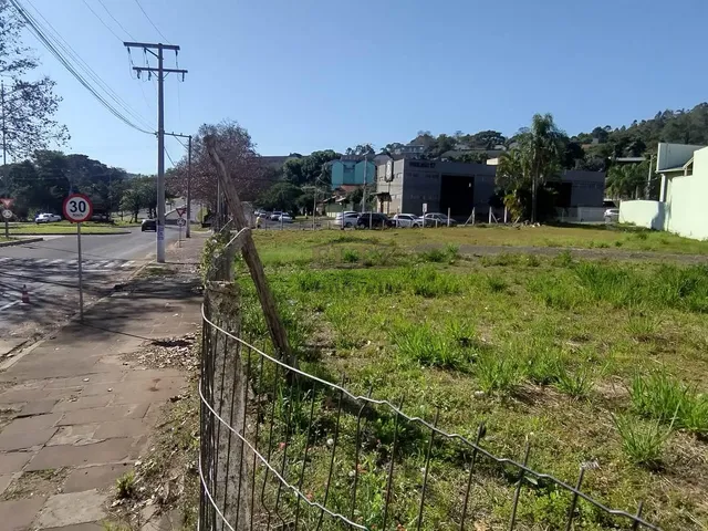 Imagem: Esquina Comercial de 1.900m² na entrada