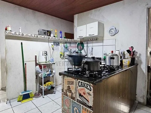 Imagem 3: Vende-se Casa nos Funcionários II, Avenida principal C/04 Quartos, 01 Suíte, Com uma