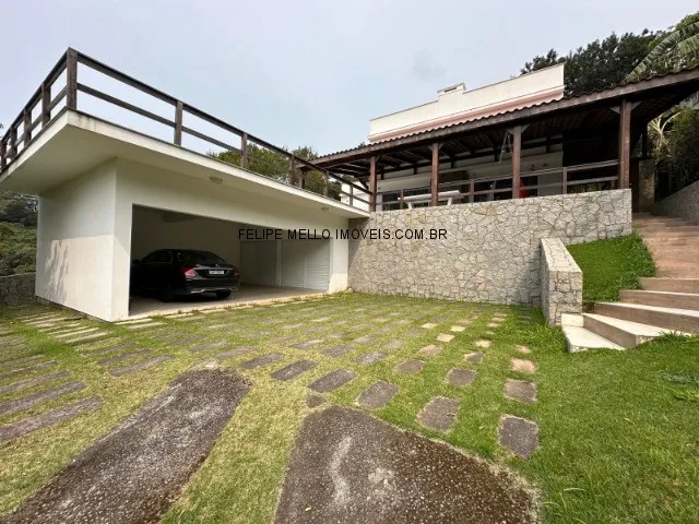 Imagem: A casa possui 2 Dormitórios, 2 Suítes, 3 Banheiros, 2