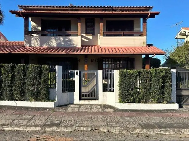 Imagem 9: Imóvel Espaçoso e Moderno à Venda no Centro de Garopaba-SC: 4 Quartos, 1 Suíte e 6