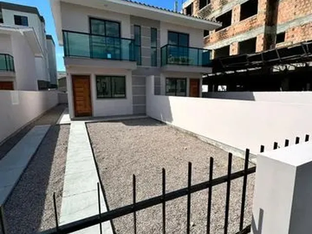 Imagem 1: Sobrado na Nova Palhoça com Amplo Terreno