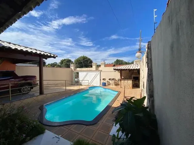 Imagem: Casa a Venda no Centro de Nerópolis