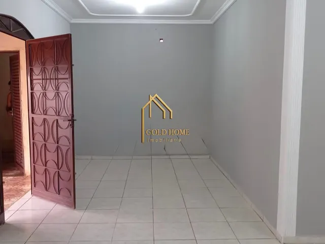 Imagem: A casa possui 3 Dormitórios, 1 Suíte, 2 Banheiros, 3