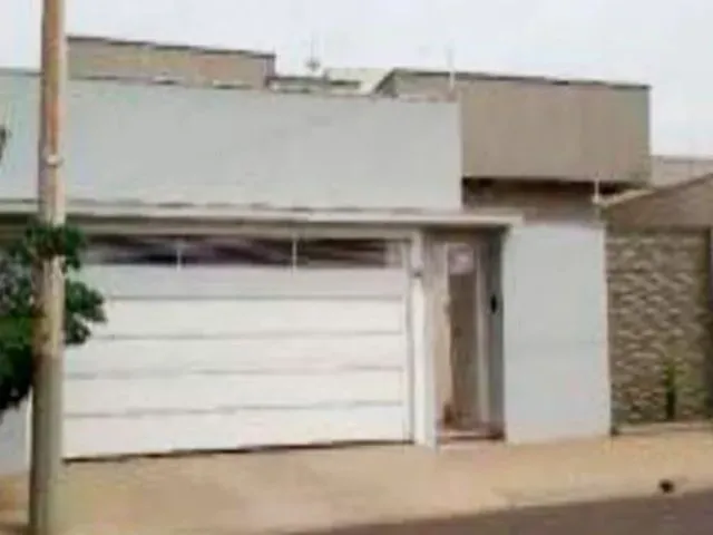 Imagem: A casa possui 1 Dormitório, 1 Banheiro, 1 Vaga na garagem,