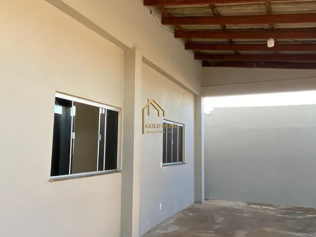 Imagem: A casa possui 2 Dormitórios, 1 Suíte, 2 Banheiros, 2
