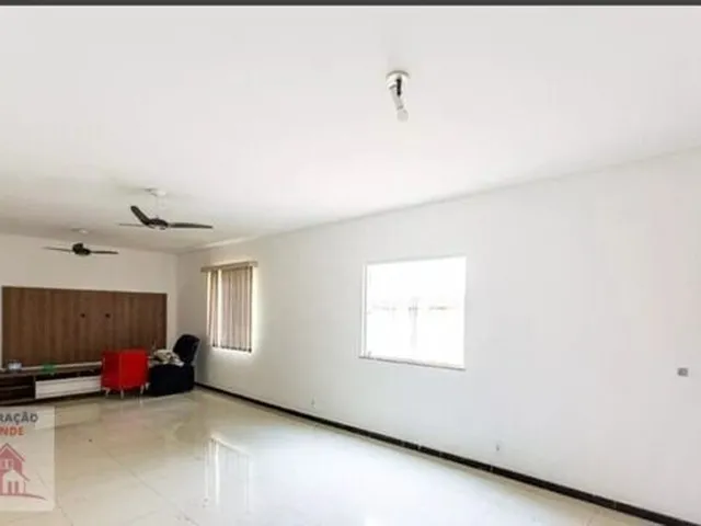 Imagem: A casa em condomínio possui 4 Dormitórios, 3 Suítes, 4
