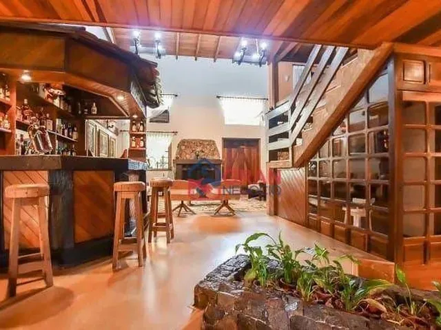 Imagem: Casa Excelente no Bairro Ahú - Próxima