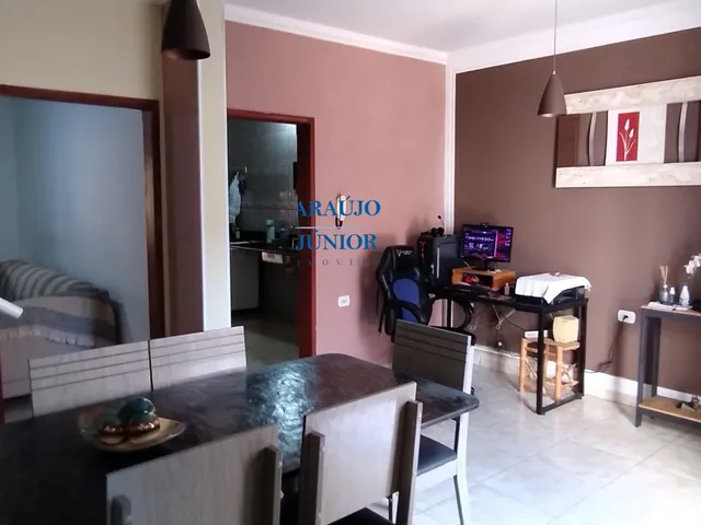 Imagem 2: OPORTUNIODADE DE NEGÓCIO! Casa com amplo espaço, excelente localização e ótima