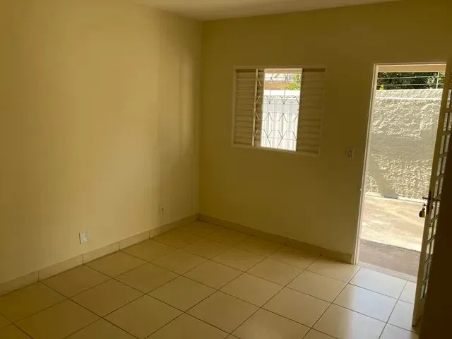 Imagem 2: Casa com 3 Quartos Sendo 1 Suíte no Parque Amazônia - Goiânia - Go