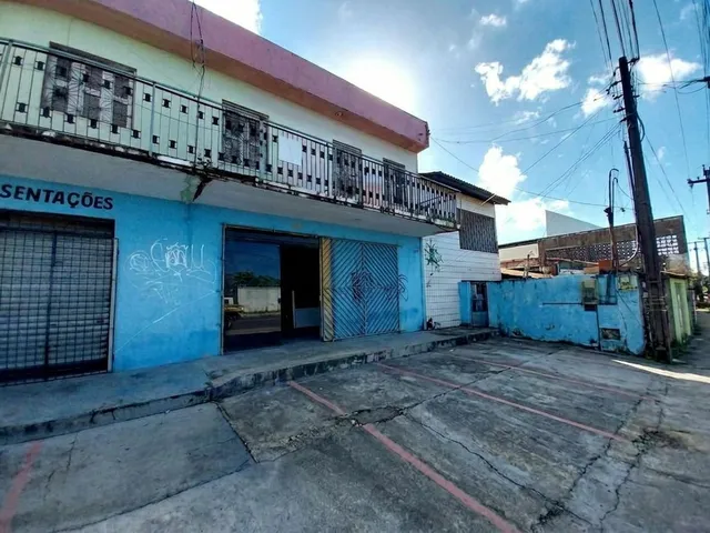 Imagem: LJ2391) Uma Loja medindo 132,6m² localizada