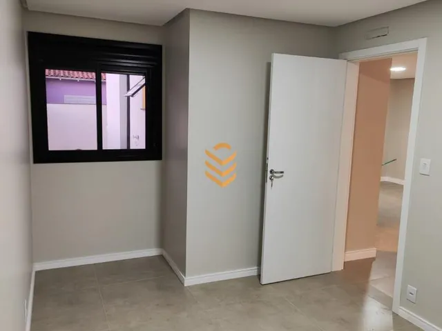 Imagem 7: Sobrado à Venda em Harmonia, Canoas - 215m² - Closet, Escritório - G rande