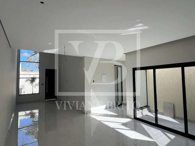 Imagem 6: Casa linear à venda no bairro Ingá, 3 quartos, sendo 1 suíte, pé-direito duplo e