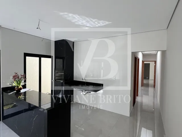 Imagem 7: Casa linear à venda no bairro Ingá, 3 quartos, sendo 1 suíte, pé-direito duplo e